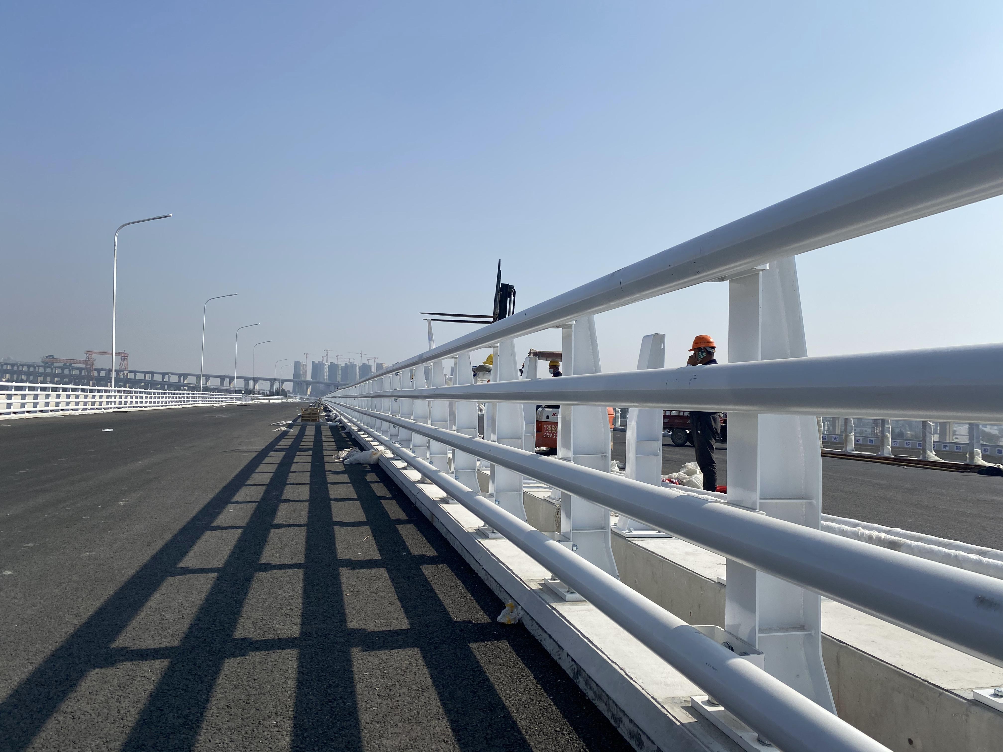 防撞護(hù)欄制造商