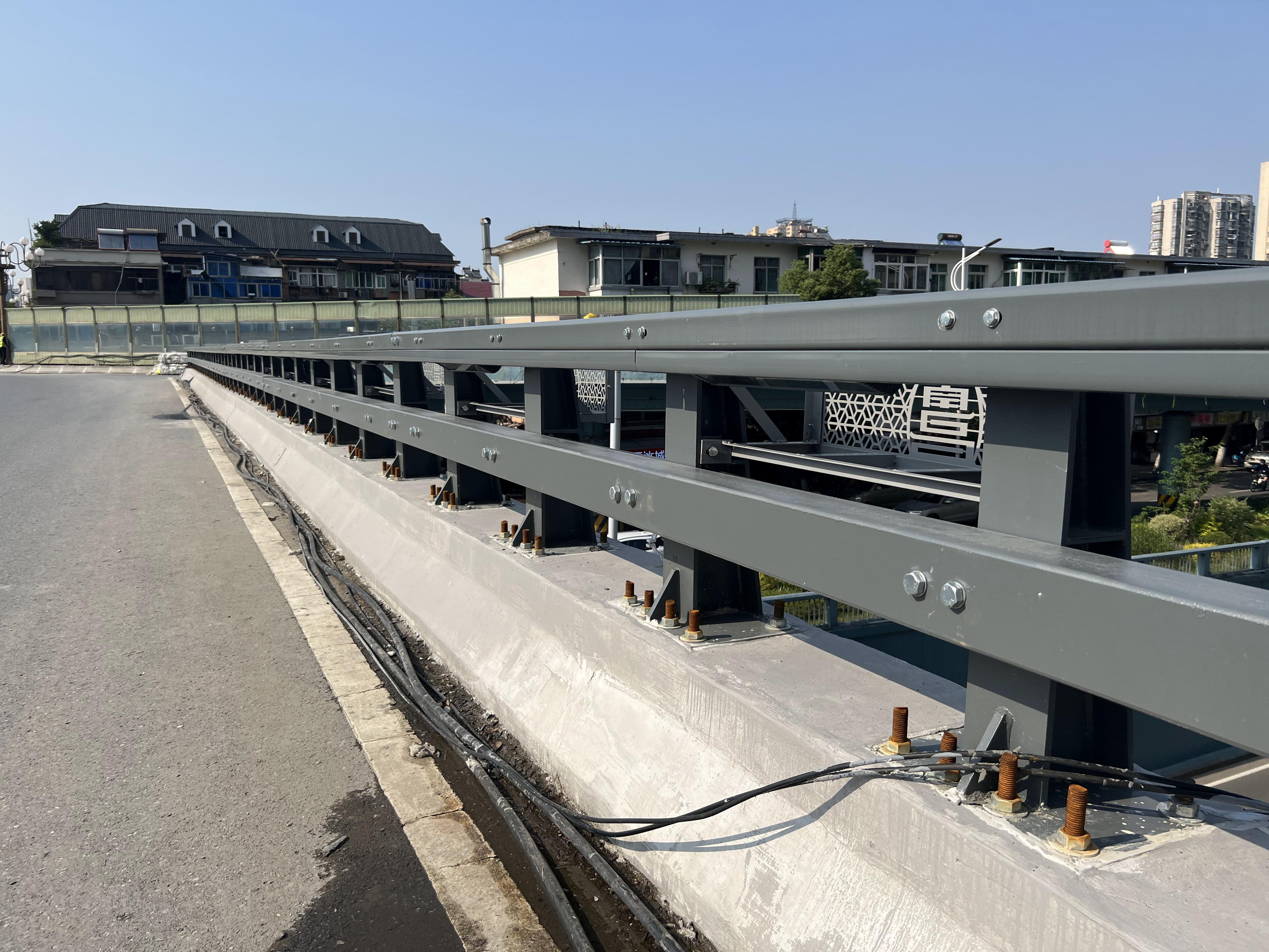 道路防撞護(hù)欄