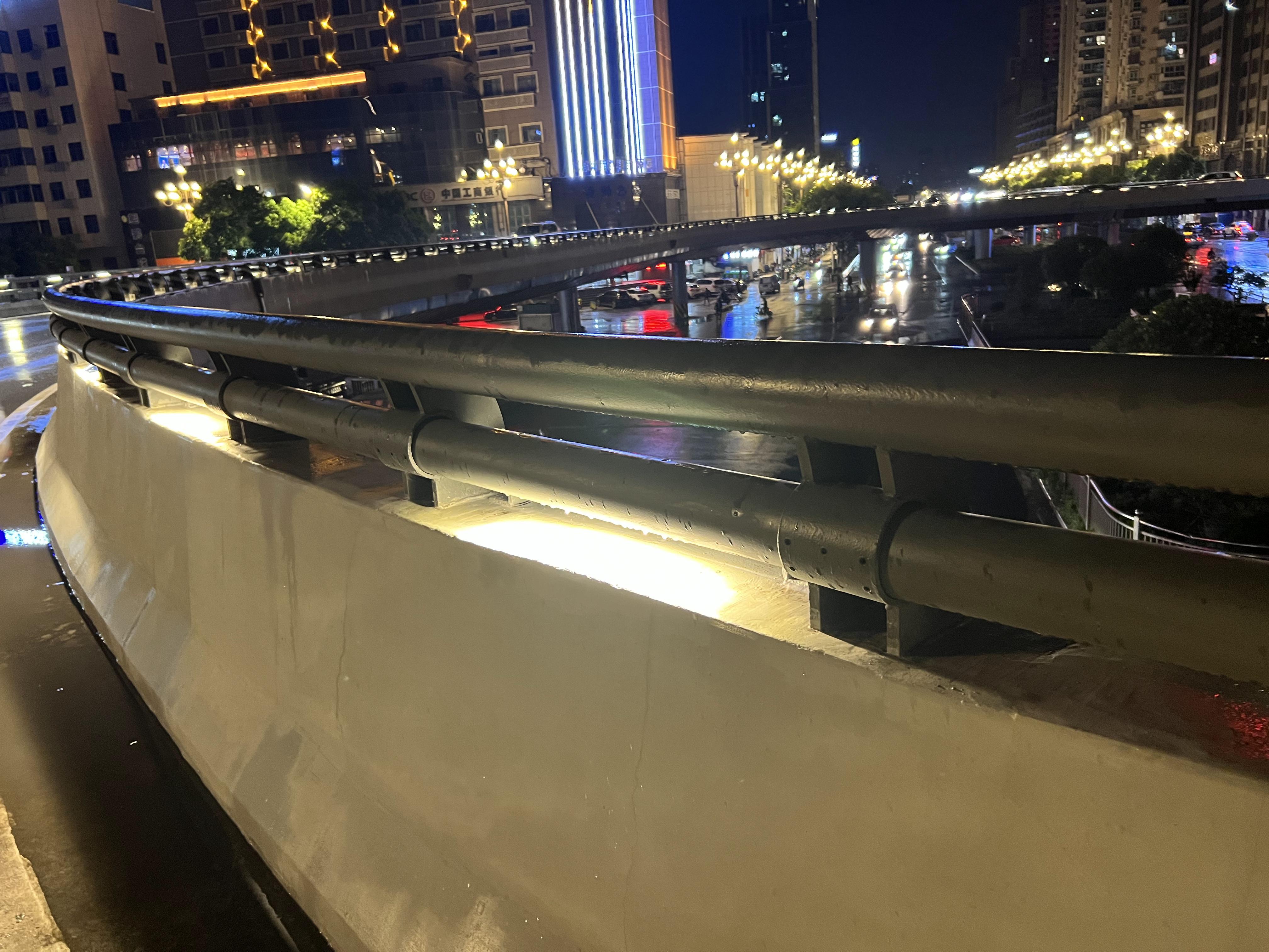 道路防撞護(hù)欄